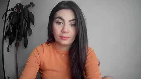 Snapshot of silviecollins chatting on 02-06-25, 11:48 Silvie online show from 02-06-25, 11:48