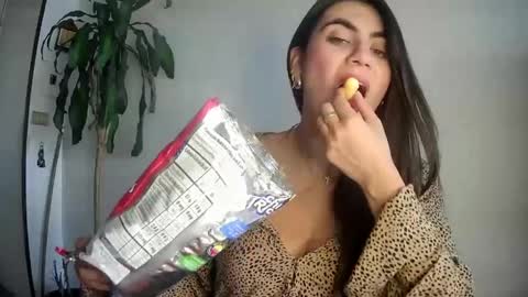Snapshot of silviecollins chatting on 03-05-25, 09:15 Silvie online show from 03-05-25, 09:15