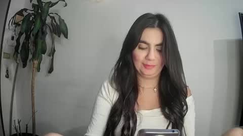 Snapshot of silviecollins chatting on 03-12-25, 02:30 Silvie online show from 03-12-25, 02:30