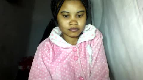 Snapshot of simirna98 chatting on 06-08-26, 06:47 simirna98 online show from 06-08-26, 06:47