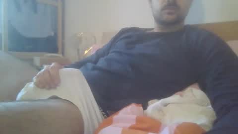 Snapshot of simml98 chatting on 02-10-26, 03:27 Sam online show from 02-10-26, 03:27