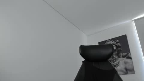 simon_leon01 online show from 10-05-25, 04:05