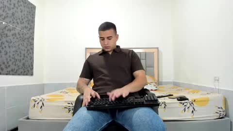 SIMON KELER online show from 04-25-26, 01:41