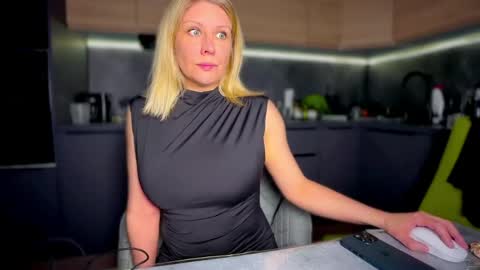 A present for me  online show from 04-26-26, 07:00