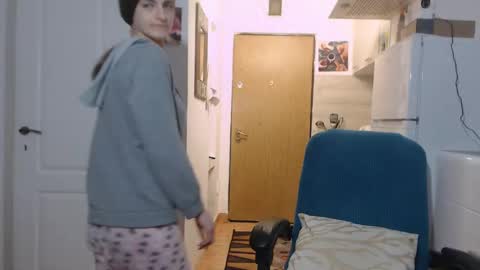 Snapshot of simyhvn chatting on 02-18-25, 05:10 simyhvn online show from 02-18-25, 05:10