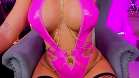 Snapshot of sin_withme_ chatting on 05-30-26, 05:37 Jessy online show from 05-30-26, 05:37