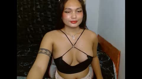 Snapshot of sinampot chatting on 01-31-25, 02:37 hi im thalia nice to meet you please give me thumbs up 3 online show from 01-31-25, 02:37