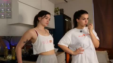 Hello guys our names Emma and Gabriela online show from 11-19-25, 08:03