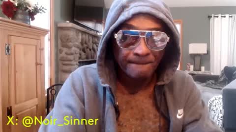 Snapshot of sinnernoir chatting on 10-27-25, 07:40 My Name Is..............................John online show from 10-27-25, 07:40