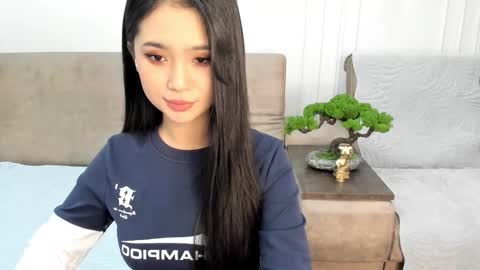 Snapshot of sinsemillaa chatting on 12-07-24, 04:31 Ellie online show from 12-07-24, 04:31
