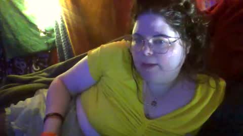 Snapshot of siofra chatting on 04-28-26, 01:48 Siofra online show from 04-28-26, 01:48