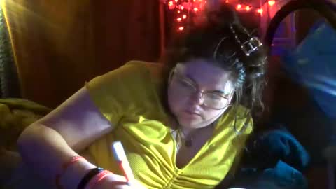 Snapshot of siofra chatting on 04-28-26, 02:27 Siofra online show from 04-28-26, 02:27