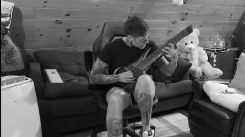 Snapshot of siphonophorstrings chatting on 10-07-25, 10:07 Dustbunnyfoofoo online show from 10-07-25, 10:07