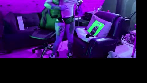 Snapshot of siphonophorstrings chatting on 10-26-25, 03:45 Dustbunnyfoofoo online show from 10-26-25, 03:45