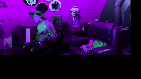 Snapshot of siphonophorstrings chatting on 11-02-25, 12:24 Dustbunnyfoofoo online show from 11-02-25, 12:24