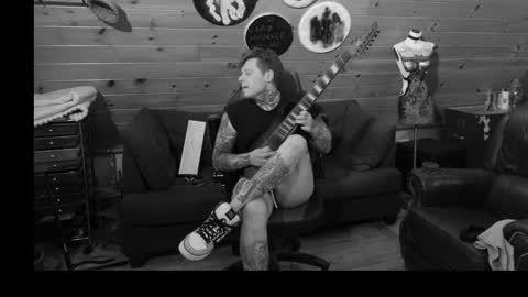 Snapshot of siphonophorstrings chatting on 11-07-25, 02:22 Dustbunnyfoofoo online show from 11-07-25, 02:22