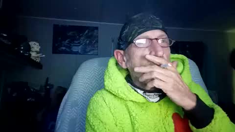 Snapshot of sir_cams_a_lot chatting on 11-15-25, 04:21 Sir cams online show from 11-15-25, 04:21