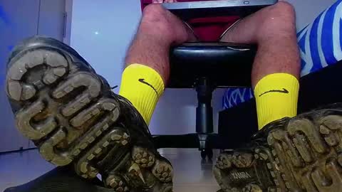 only foot                         worshipers here online show from 02-28-26, 08:48