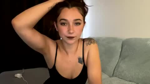 Snapshot of sirachaaaaaa chatting on 07-21-26, 08:00 SRIRACHAAAA online show from 07-21-26, 08:00
