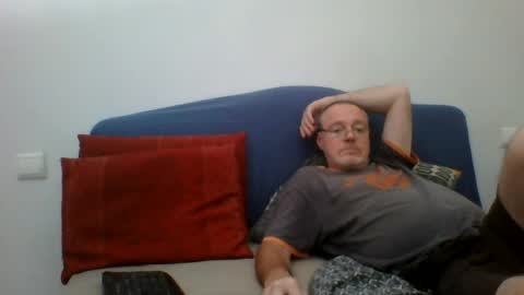 Snapshot of sirdon83 chatting on 07-11-26, 03:37 sirdon83 online show from 07-11-26, 03:37