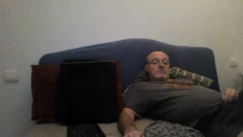 Snapshot of sirdon83 chatting on 07-12-26, 06:04 sirdon83 online show from 07-12-26, 06:04
