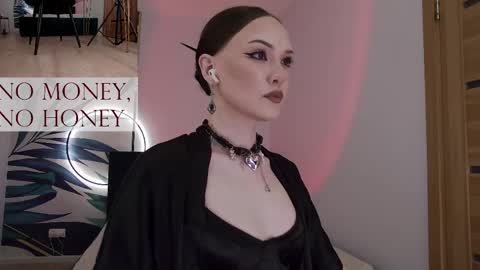 Snapshot of sirenaswhisper chatting on 05-03-26, 08:15 Goddess Sirena online show from 05-03-26, 08:15