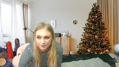 Snapshot of siswet19 chatting on 12-06-24, 02:38 Elise online show from 12-06-24, 02:38