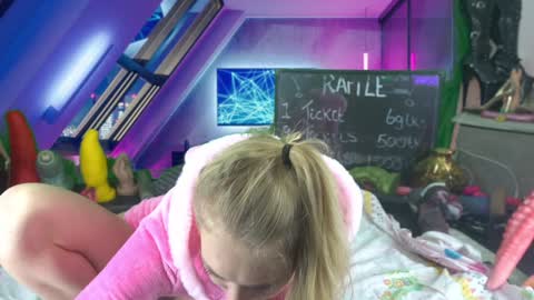 Snapshot of siswet19 chatting on 01-09-25, 02:29 Elise online show from 01-09-25, 02:29