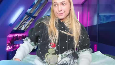 Snapshot of siswet19 chatting on 02-20-25, 03:08 Elise online show from 02-20-25, 03:08