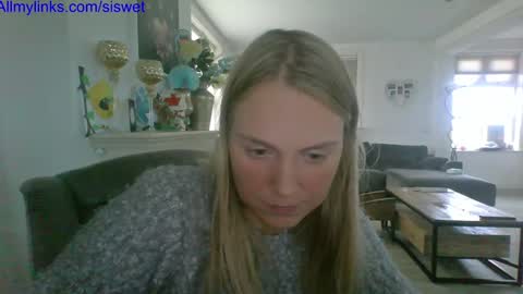Snapshot of siswet19 chatting on 11-24-25, 10:59 Elise online show from 11-24-25, 10:59
