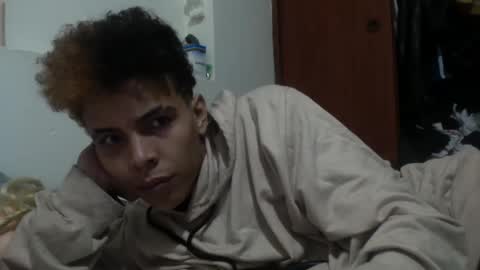 skady_coronado online show from 02-11-25, 04:01