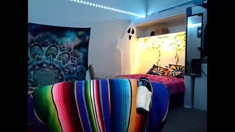 Snapshot of skankhuntrix chatting on 10-16-25, 06:53 SkankHUNTRx online show from 10-16-25, 06:53