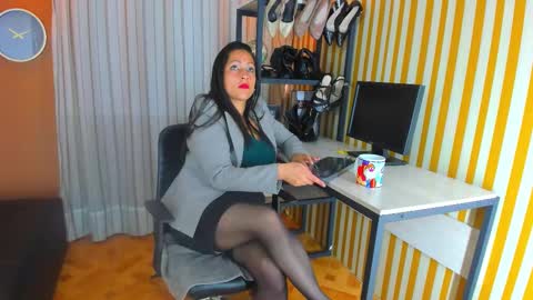 skarlettbarnes online show from 11-12-25, 11:43