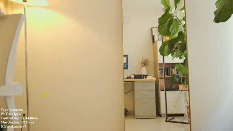 Snapshot of skarpio17 chatting on 05-10-26, 04:34 Im Scarlett ONLINE 5pm-10pm NYC time online show from 05-10-26, 04:34