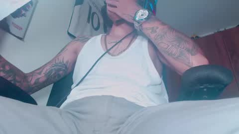Snapshot of skateboy444 chatting on 04-28-26, 05:45 king online show from 04-28-26, 05:45
