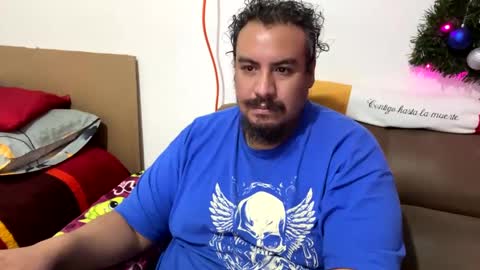 Snapshot of skinhell chatting on 12-24-24, 12:11 Elias online show from 12-24-24, 12:11