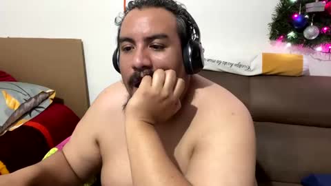 Snapshot of skinhell chatting on 01-05-25, 12:09 Elias online show from 01-05-25, 12:09