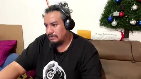 Snapshot of skinhell chatting on 01-14-25, 11:27 Elias online show from 01-14-25, 11:27