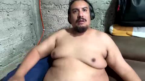 Snapshot of skinhell chatting on 11-05-25, 11:16 Elias online show from 11-05-25, 11:16