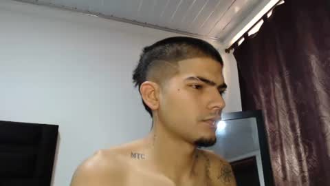 Snapshot of skinny_badboy chatting on 12-28-24, 06:18 E R O S online show from 12-28-24, 06:18