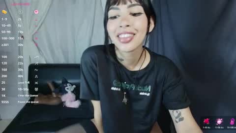 Snapshot of skinny_emily chatting on 05-27-26, 01:57 Emily Rojas online show from 05-27-26, 01:57
