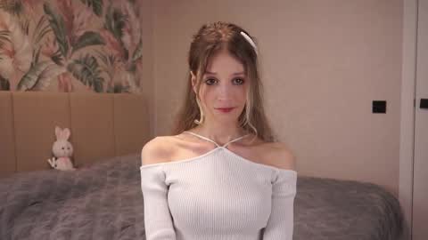 Snapshot of skinny_eve chatting on 02-18-25, 07:09 Emily online show from 02-18-25, 07:09