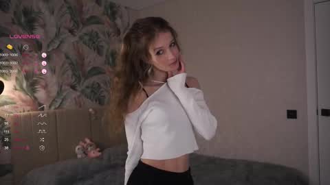 Snapshot of skinny_eve chatting on 03-04-25, 10:16 Emily online show from 03-04-25, 10:16