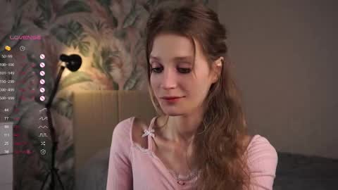 Snapshot of skinny_eve chatting on 03-09-25, 06:11 Emily online show from 03-09-25, 06:11