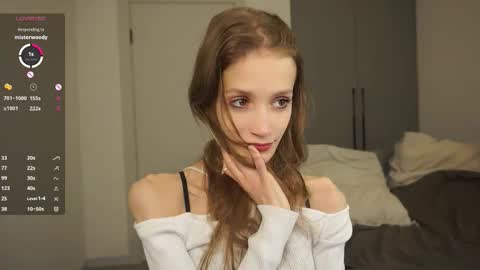 Snapshot of skinny_eve chatting on 09-12-25, 04:29 Emily online show from 09-12-25, 04:29