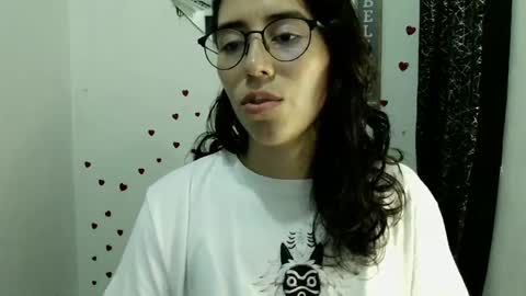 Snapshot of skinny_hot723 chatting on 05-17-26, 01:14 Raelle online show from 05-17-26, 01:14