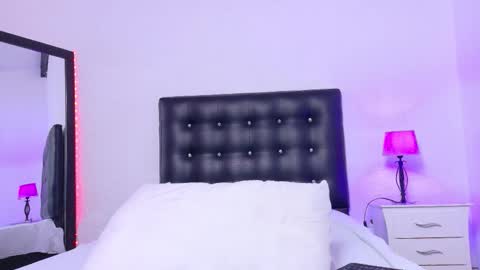 Snapshot of skinny_hottie18 chatting on 10-31-25, 03:02 skinny_hottie18 online show from 10-31-25, 03:02