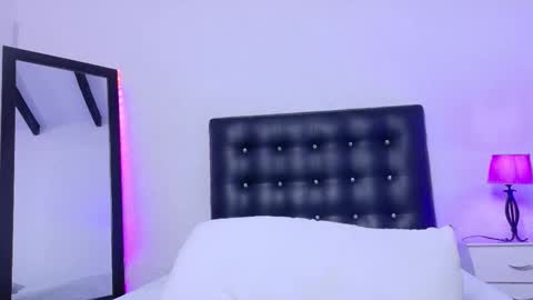 Snapshot of skinny_hottie18 chatting on 11-28-25, 02:20 skinny_hottie18 online show from 11-28-25, 02:20