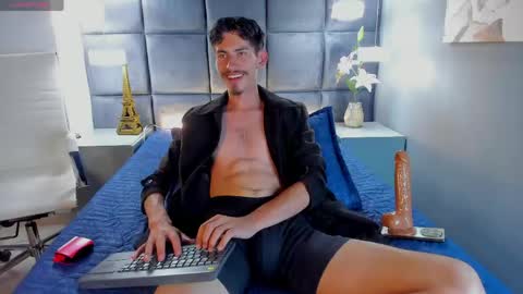 Snapshot of skinny_jean_ chatting on 05-23-26, 08:35 skinny jean online show from 05-23-26, 08:35