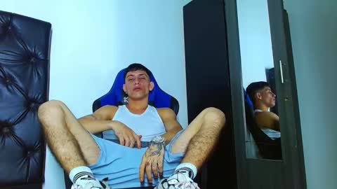 Snapshot of skinny_marked chatting on 12-18-24, 12:43 skinny marked online show from 12-18-24, 12:43